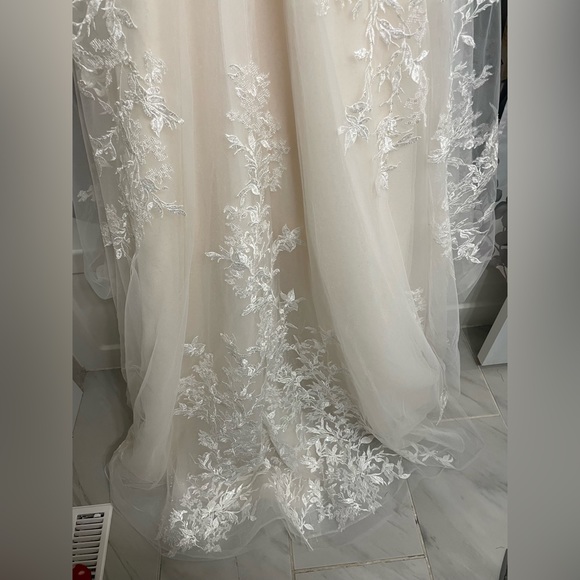 Essence of Australia Wedding Dress BRAND NEW - Picture 5 of 5